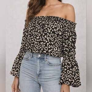 🌟7/25$ la Mer Luxe Smocked Off Thr Shoulder Animal Print Top